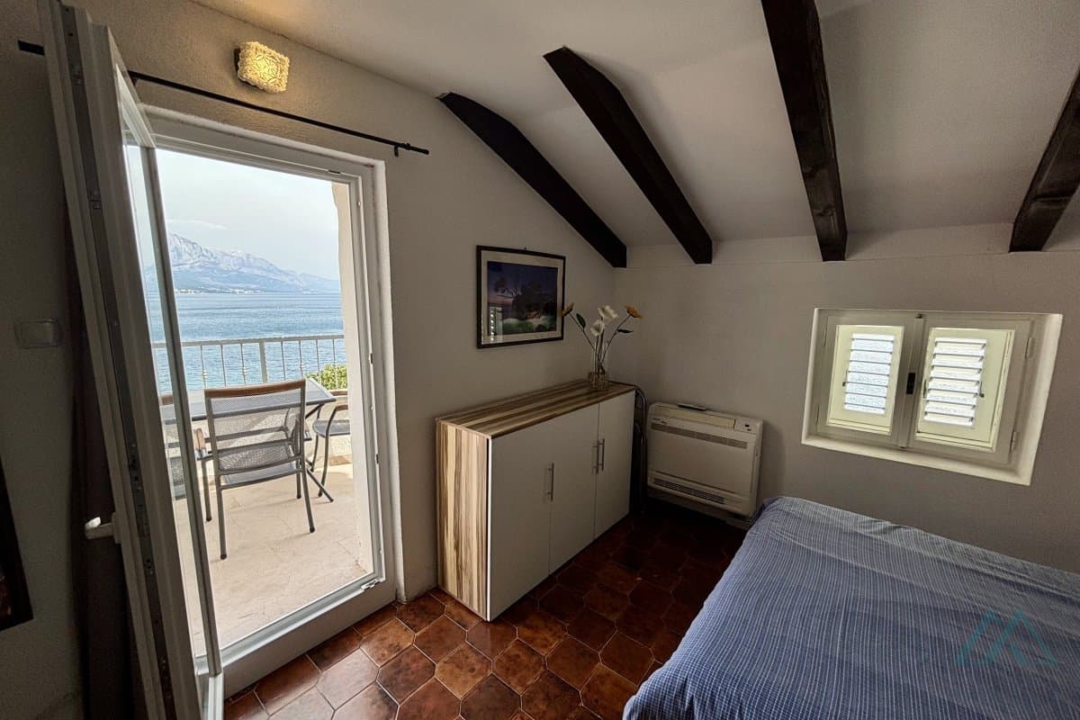 Zrekonštruovaný kamenný dom priamo pri mori – 1. línia, Omiš, Chorvátsko - foto 8