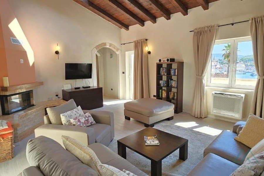 Tradičný kamenný dom s bazénom a výhľadom na more – ostrov Brač, 30 m od mora - 5