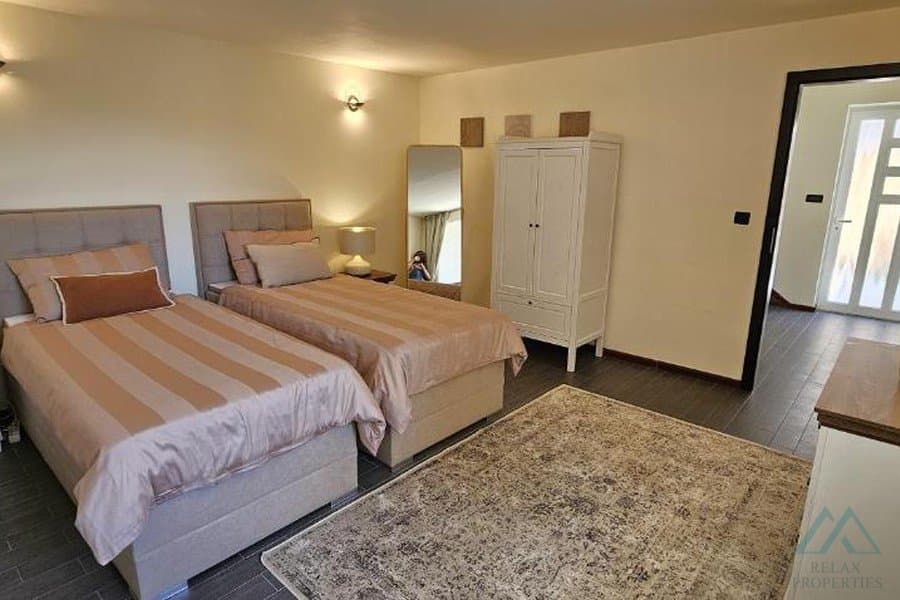 Tradičný kamenný dom s bazénom a výhľadom na more – ostrov Brač, 30 m od mora - foto 9