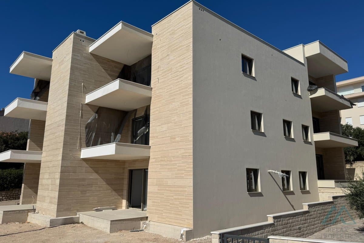 Moderný 2-izbový apartmán s výhľadom na more – 1. línia, ostrov Pag, Chorvátsko - foto 7