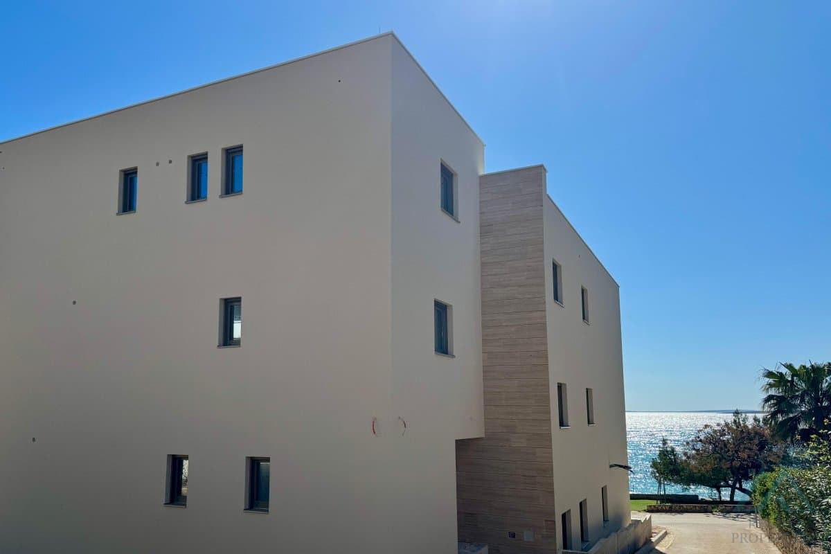 Moderný 2-izbový apartmán s výhľadom na more – 1. línia, ostrov Pag, Chorvátsko - foto 8