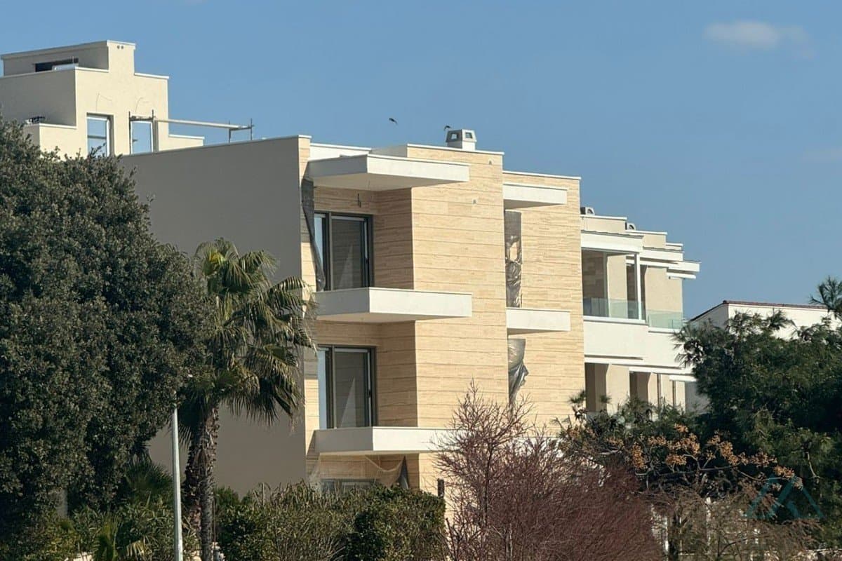 Moderný 2-izbový apartmán s výhľadom na more – novostavba, 1. línia, ostrov Pag, Chorvátsko - 2