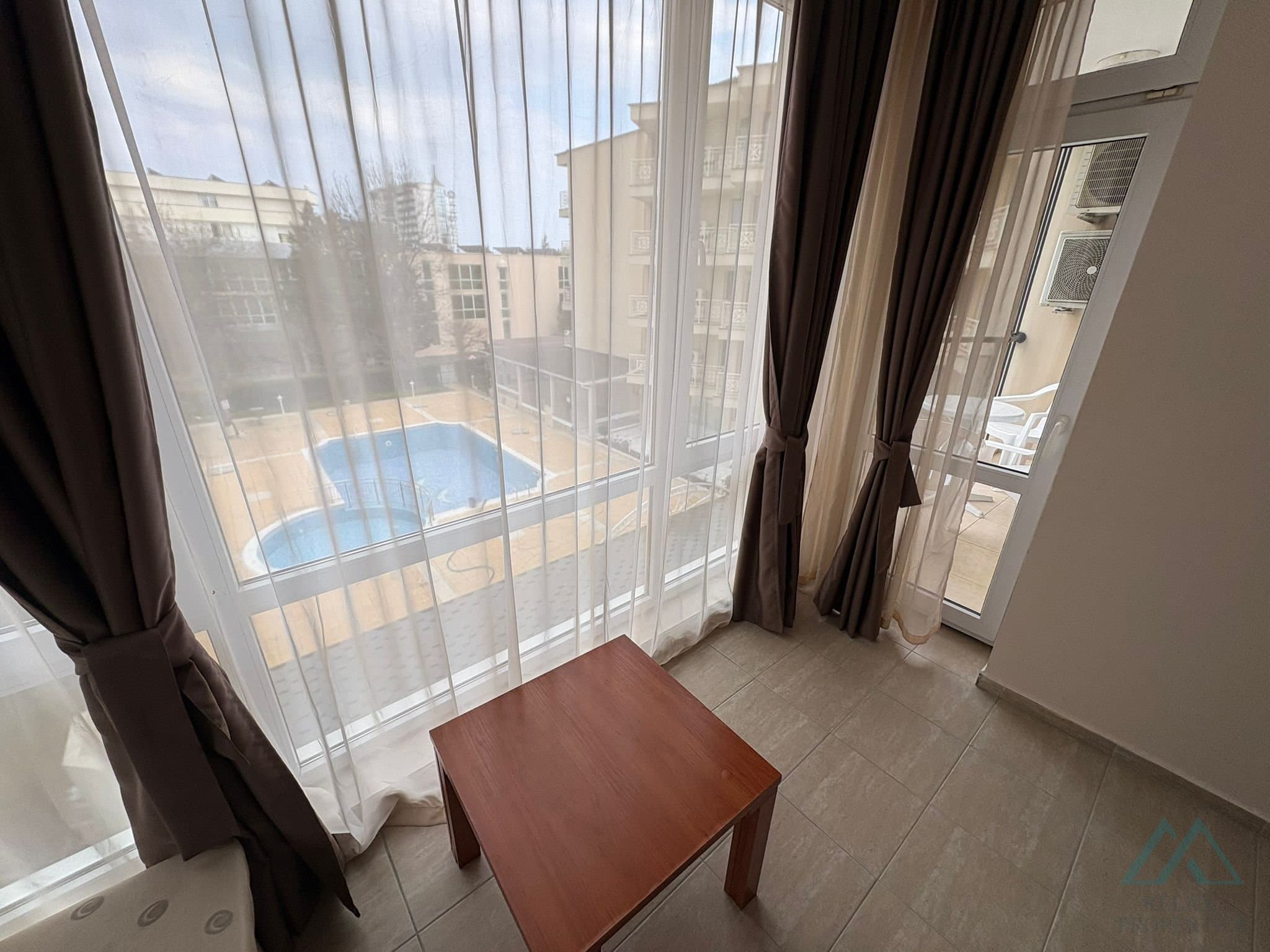 3-izbový apartmán s výhľadom na bazén – Hotel Karlovo, Slnečné pobrežie, len 150 m od pláže - foto 11