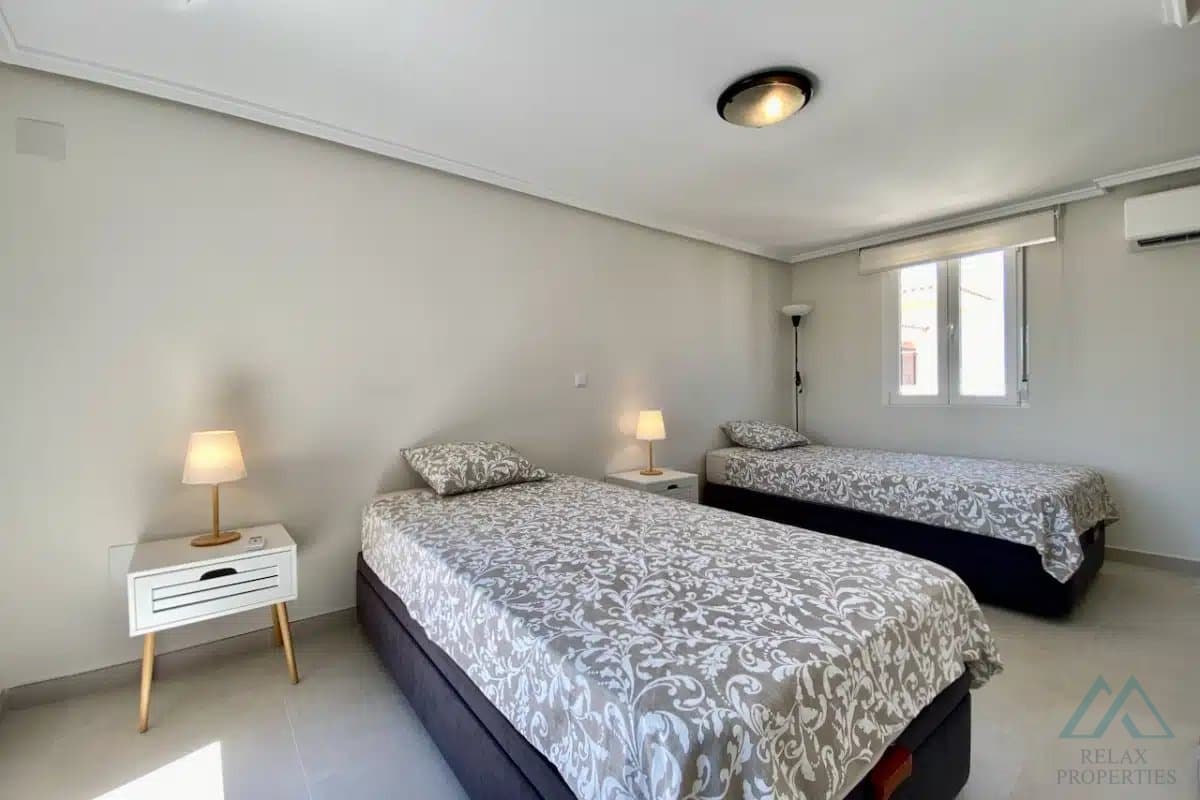 Radový dom s terasou, bazénom v Orihuela Costa - foto 10