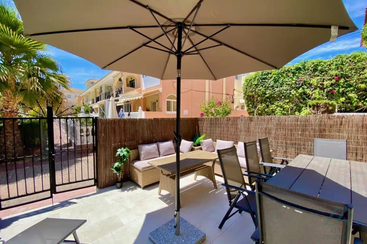 Radový dom s terasou, bazénom v Orihuela Costa - 2