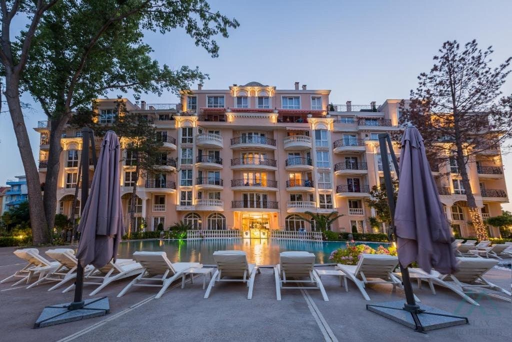 Luxusný 2-izbový apartmán s garážovým parkovaním, Venera Palace, 350m od mora, Slnečné pobrežie - foto 13