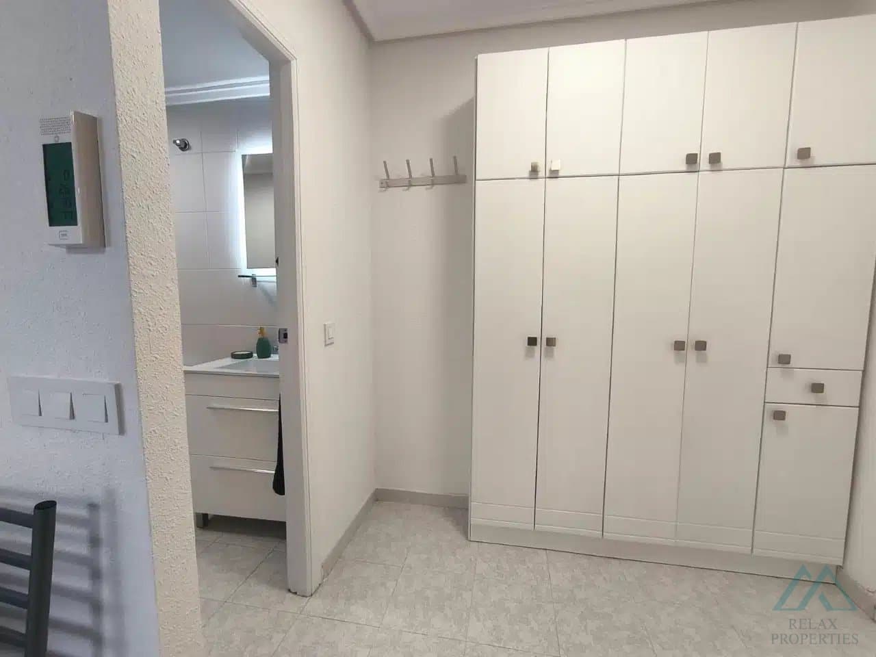 Zrekonštruovaný apartmán s terasou a bazénom, 600 m od pláže, Torrevieja - foto 8