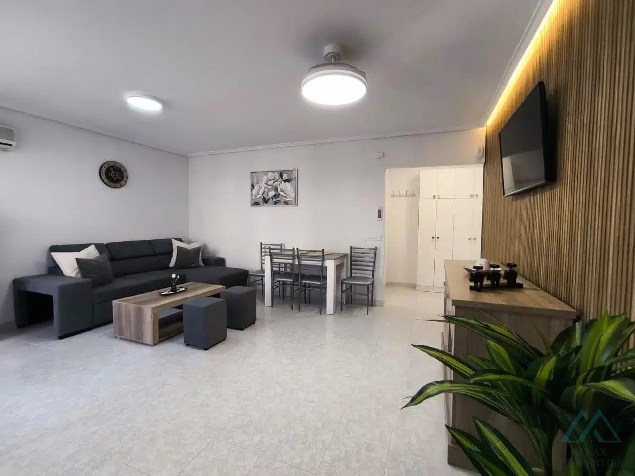 Zrekonštruovaný apartmán s terasou a bazénom, 600 m od pláže, Torrevieja - foto 2