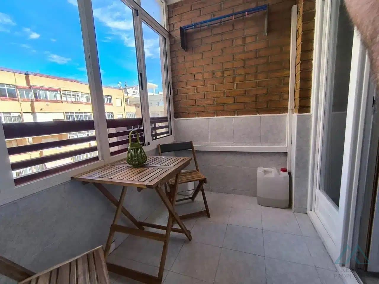 Zrekonštruovaný apartmán s terasou a bazénom, 600 m od pláže, Torrevieja - foto 1