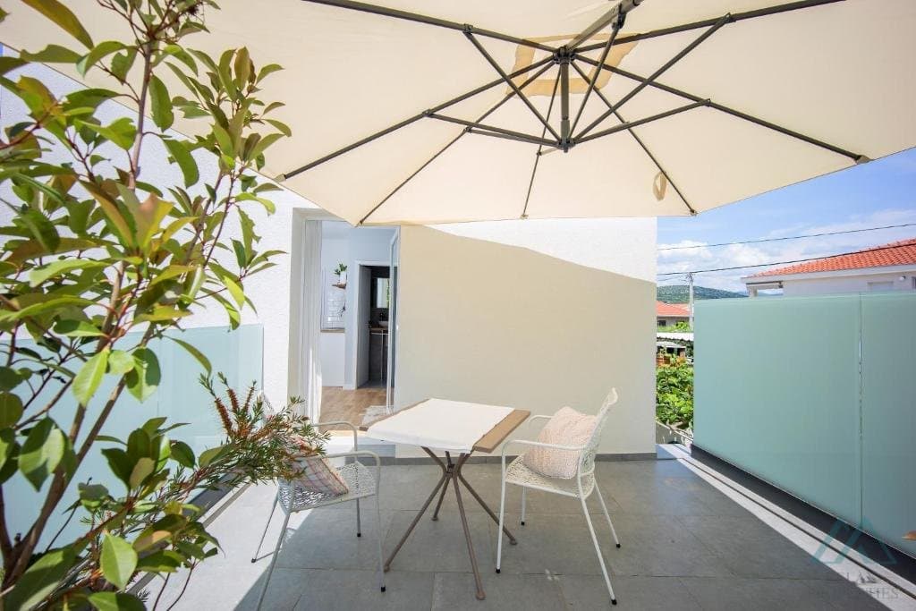 Moderný apartmánový dom so 6 jednotkami – Trogir, 150 m od mora, výborná investícia - foto 22