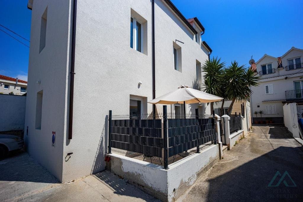 Moderný apartmánový dom so 6 jednotkami – Trogir, 150 m od mora, výborná investícia - foto 27
