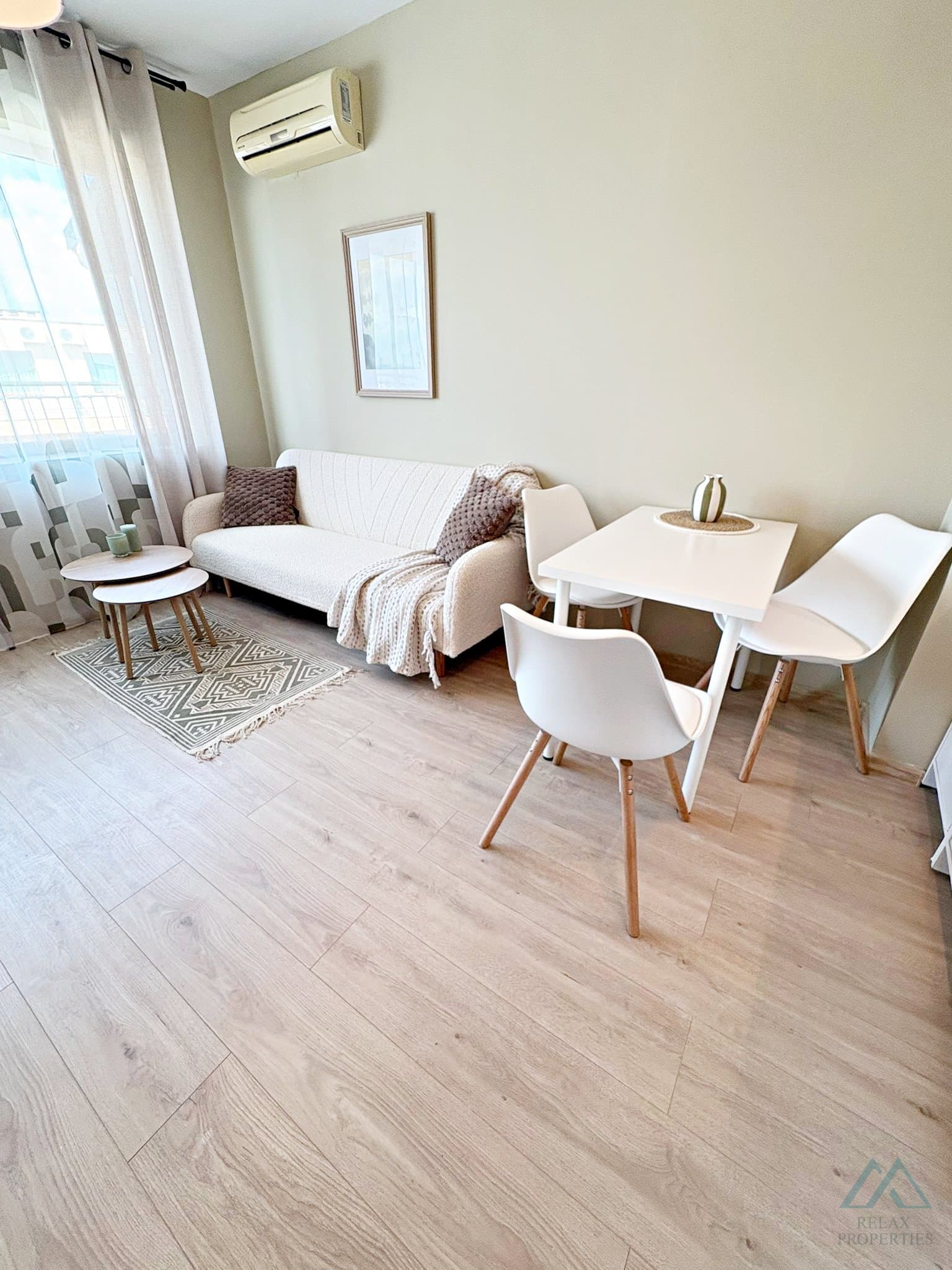 Priestranný 2 izbový apartmán v komplexe Amadeus 5, 720m od mora, Slnečné pobrežie - 4