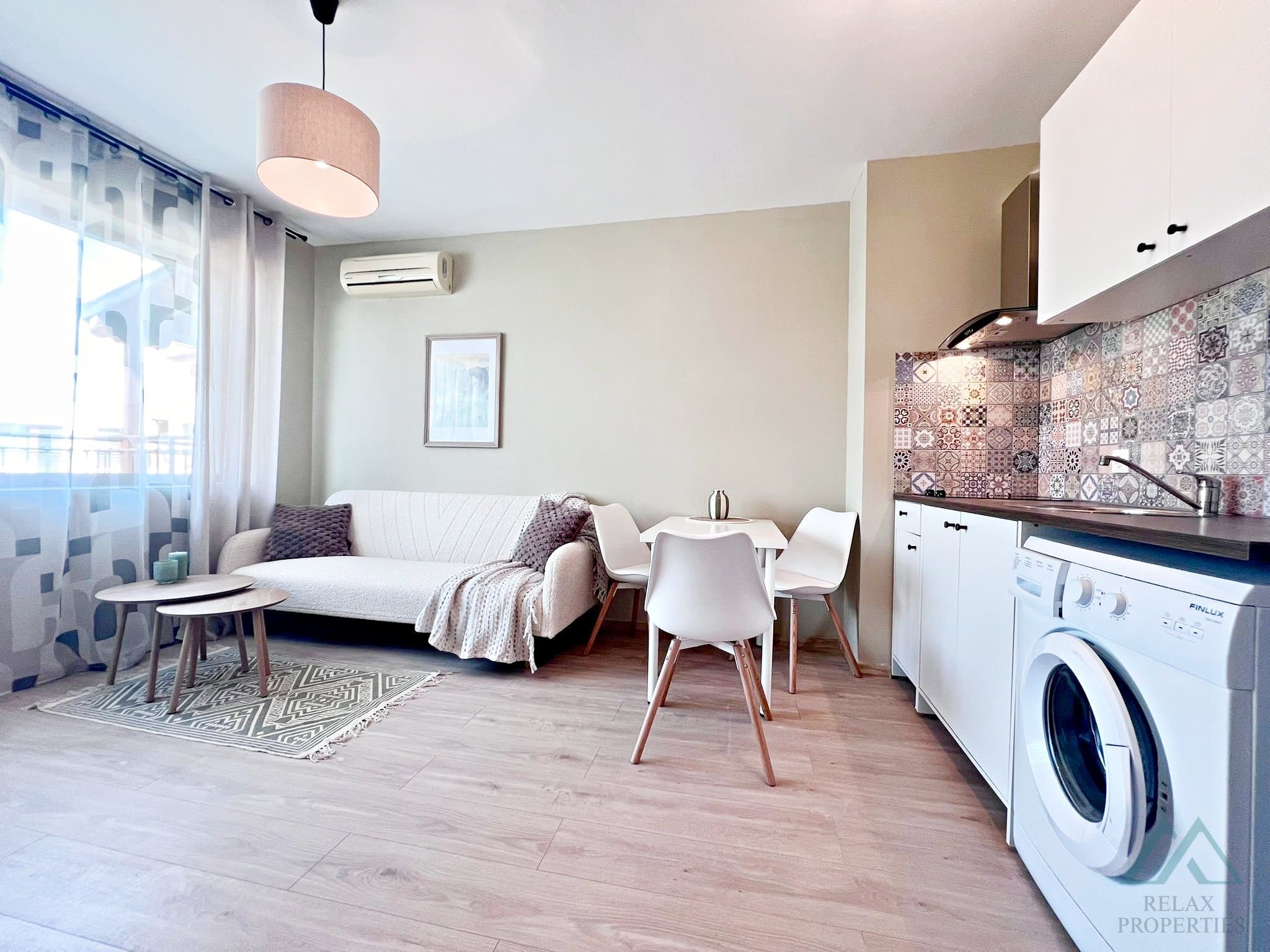 Priestranný 2 izbový apartmán v komplexe Amadeus 5, 720m od mora, Slnečné pobrežie - foto 11
