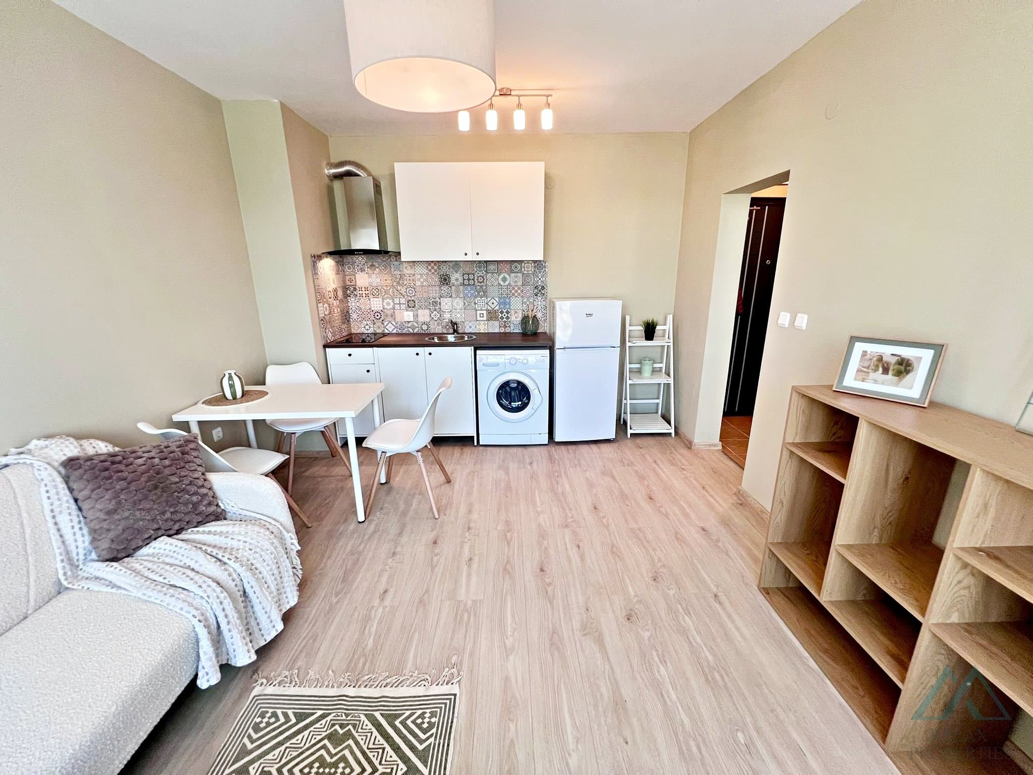 Priestranný 2 izbový apartmán v komplexe Amadeus 5, 720m od mora, Slnečné pobrežie - foto 12