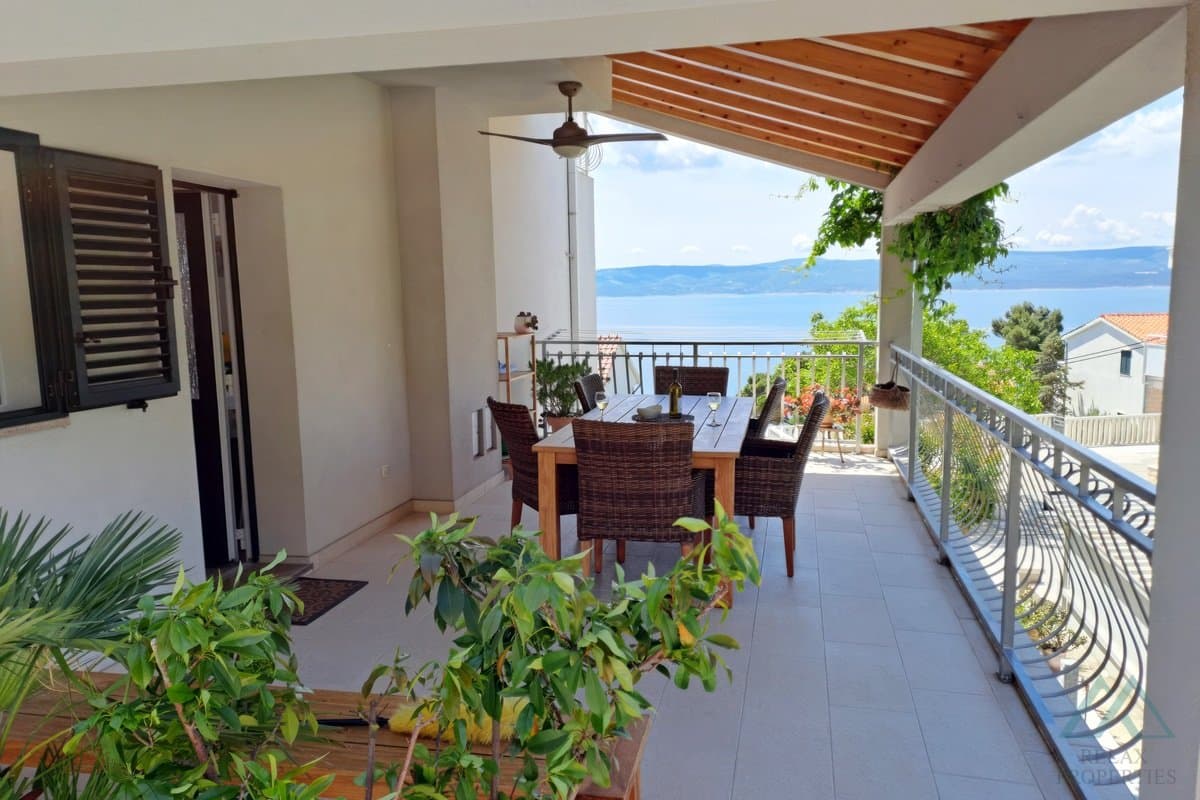 Apartmánový dom s panoramatickým výhľadom na more – Omišská riviéra - 1