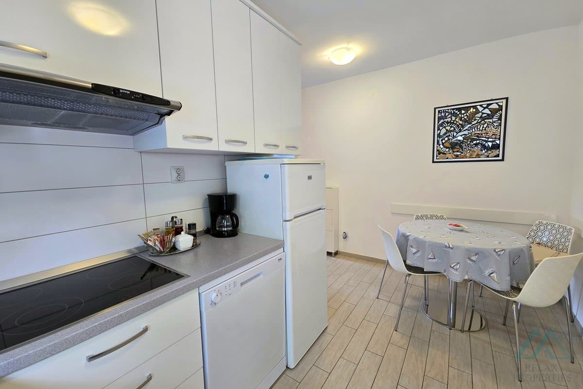 Apartmánový dom s panoramatickým výhľadom na more – Omišská riviéra - foto 16