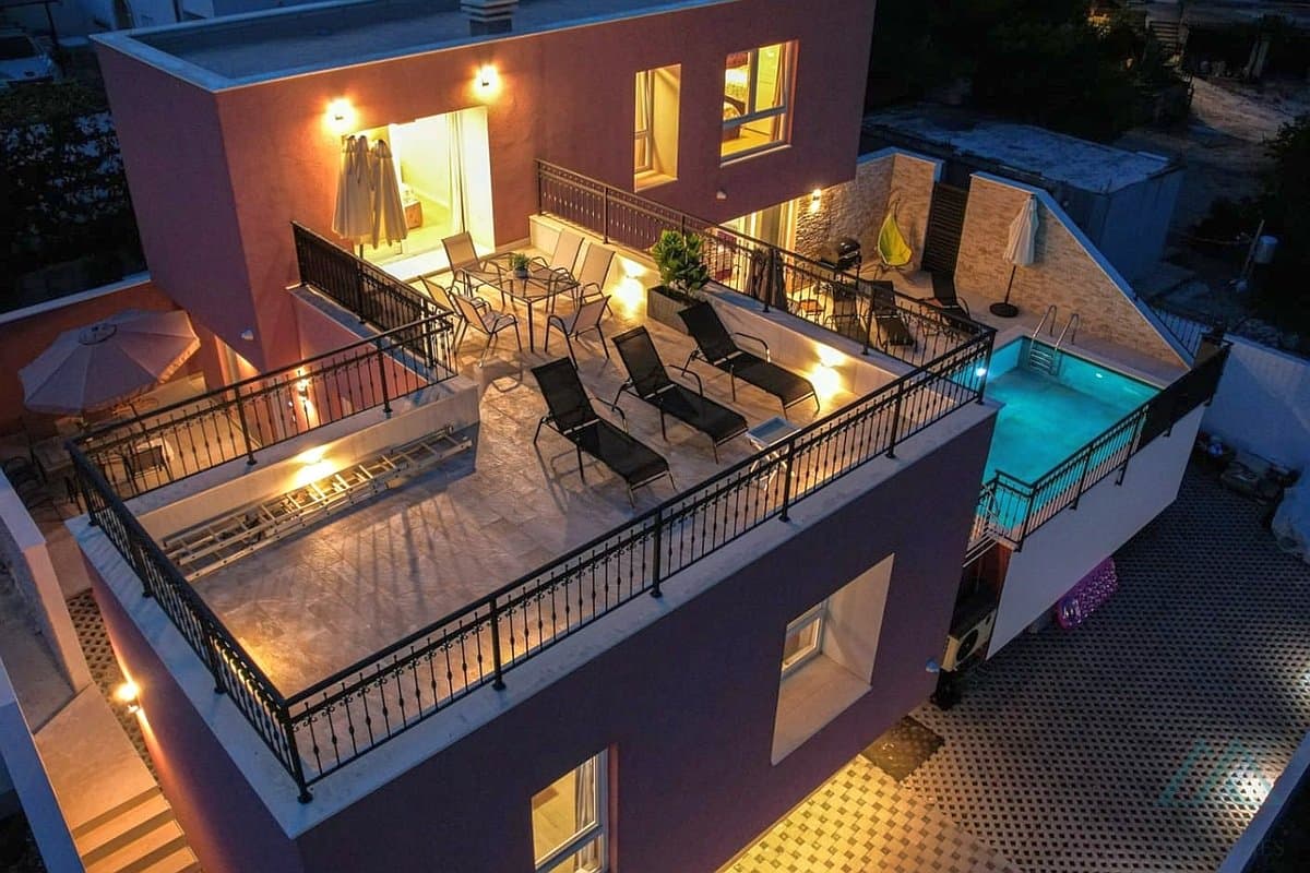 Novostavba domu s bazénom a výhľadom na more Marina, Chorvátsko - 1