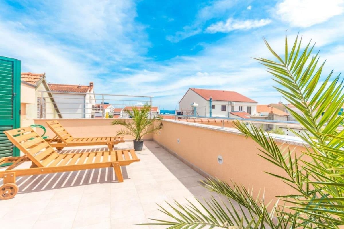 Apartmánový dom na predaj, len 100m od mora, Vodice, Chorvátsko - 2