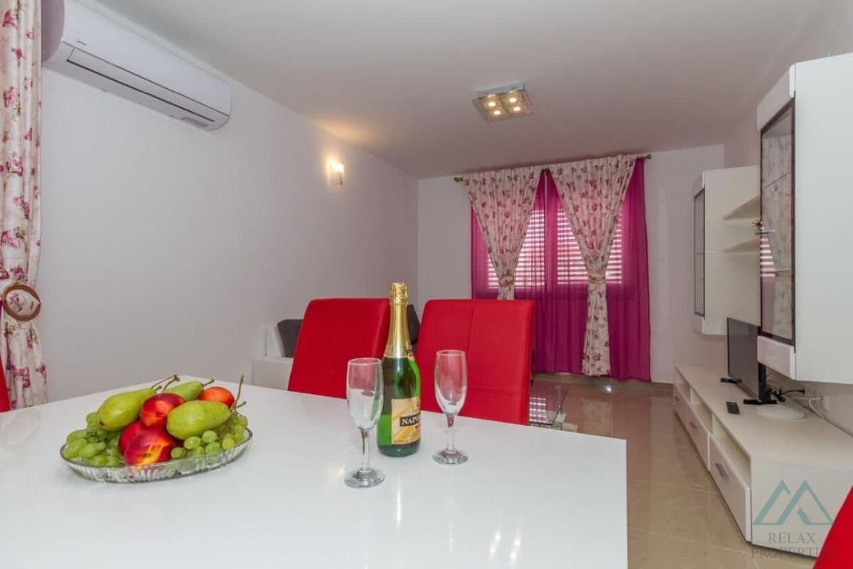 Apartmánový dom na predaj, len 100m od mora, Vodice, Chorvátsko - foto 9