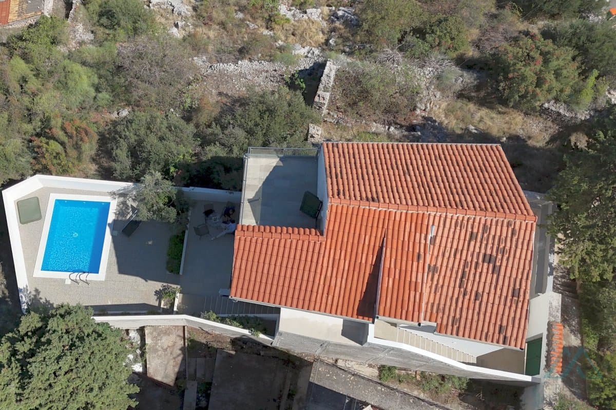 Kamenný dom s bazénom a otvoreným výhľadom na more, Vodice, Chorvátsko - foto 9