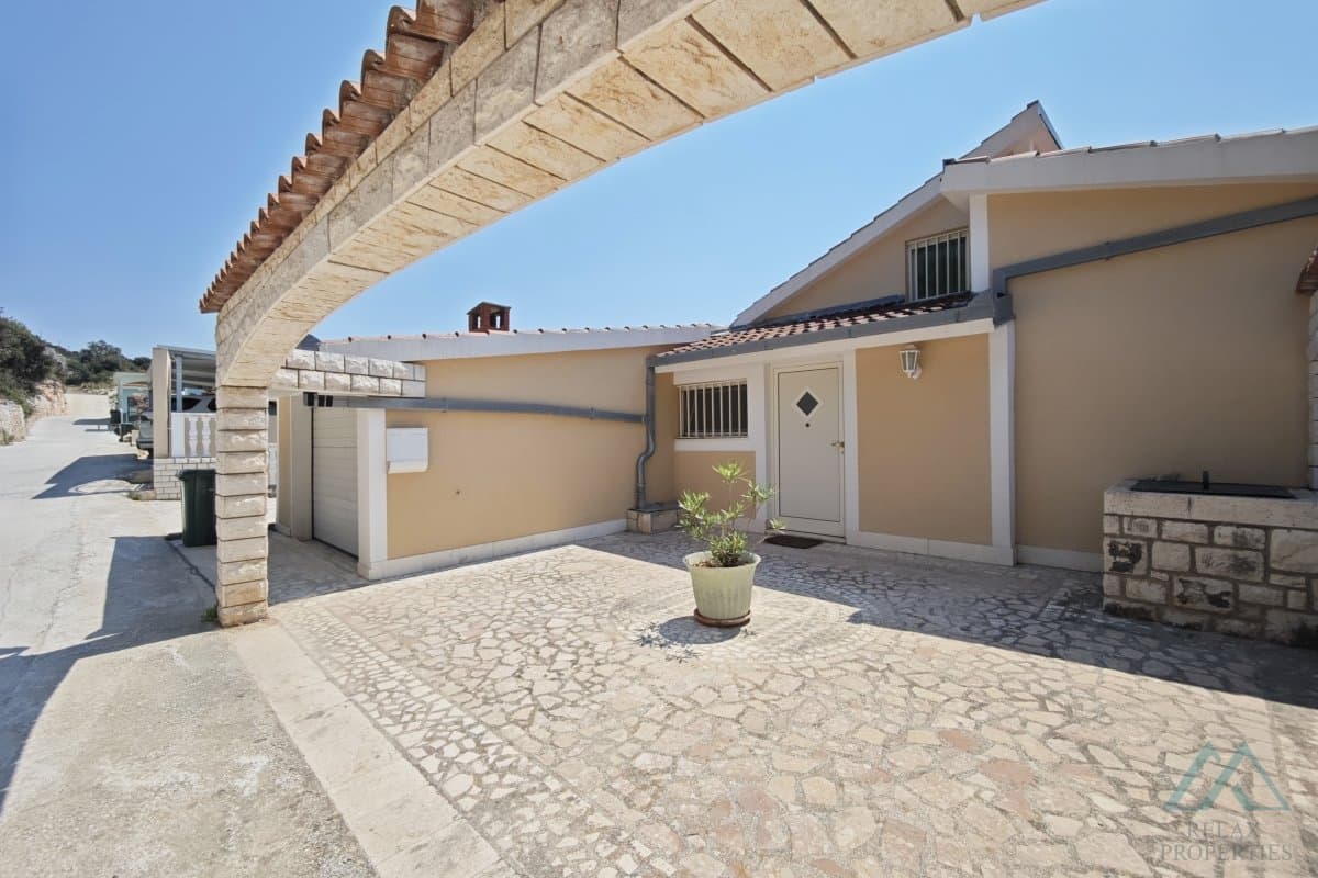 Luxusná vila s bazénom a olivovým hájom len 70 m od mora, Rogoznica, Chorvátsko - foto 7