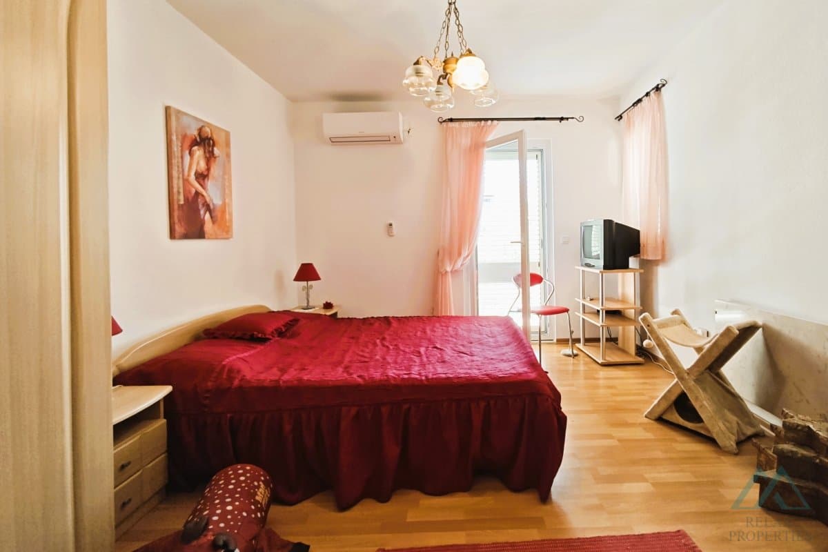 Luxusná vila s bazénom a olivovým hájom len 70 m od mora, Rogoznica, Chorvátsko - foto 13
