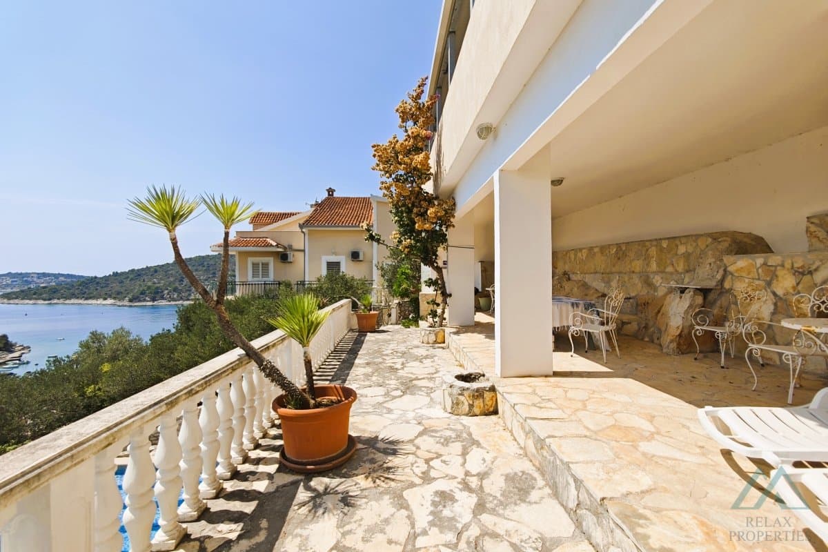 Luxusná vila s bazénom a olivovým hájom len 70 m od mora, Rogoznica, Chorvátsko - foto 17