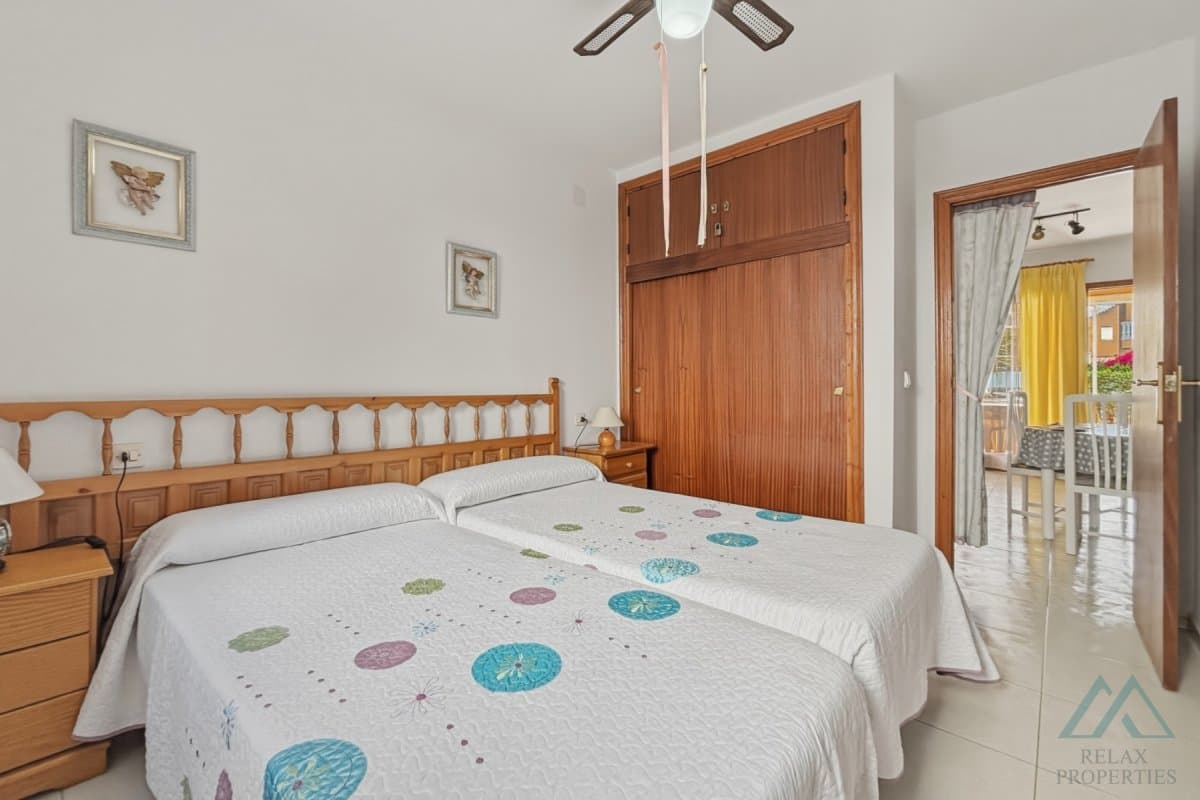 Skvelá cena! 2 izbový apartmán, bazén a len 400 metrov od pláže La Mata, Španielsko - foto 9