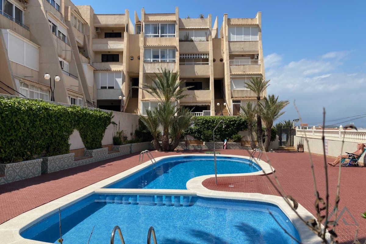 Skvelá cena! 2 izbový apartmán, bazén a len 400 metrov od pláže La Mata, Španielsko - foto 15