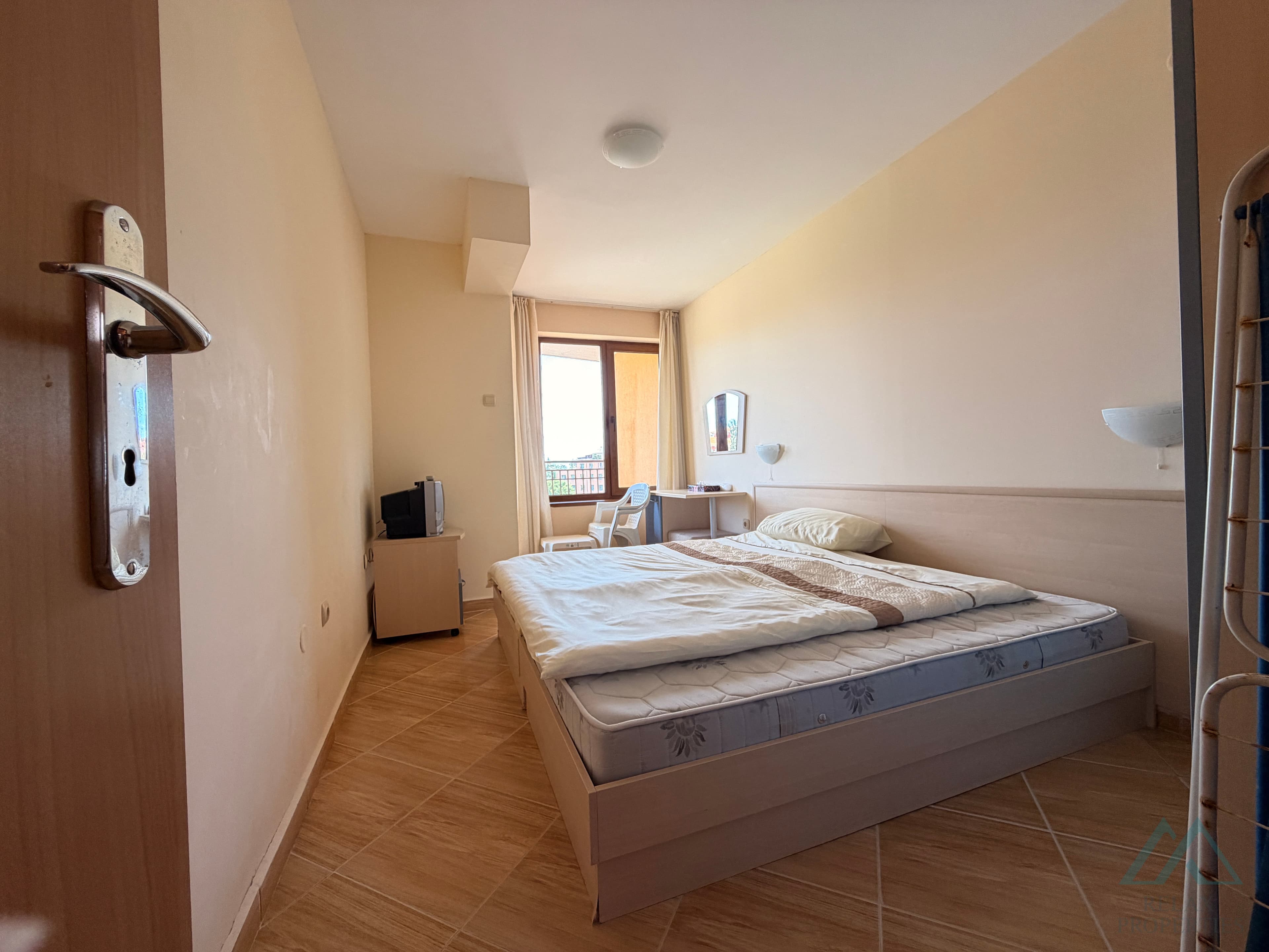 2 izbový apartmán s parkovaním len 300m od mora, Slnečné pobrežie, Bulharsko - foto 11