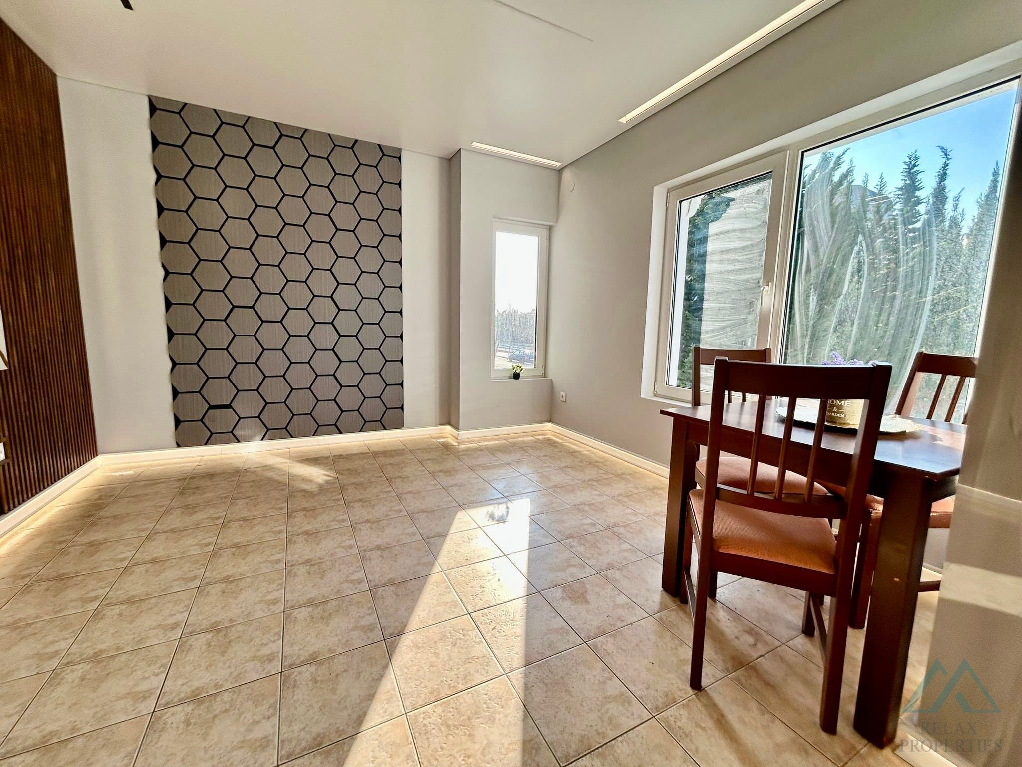 2-izbový apartmán s výhľadom na bazén, 300 m od mora – Sveti Vlas - foto 7