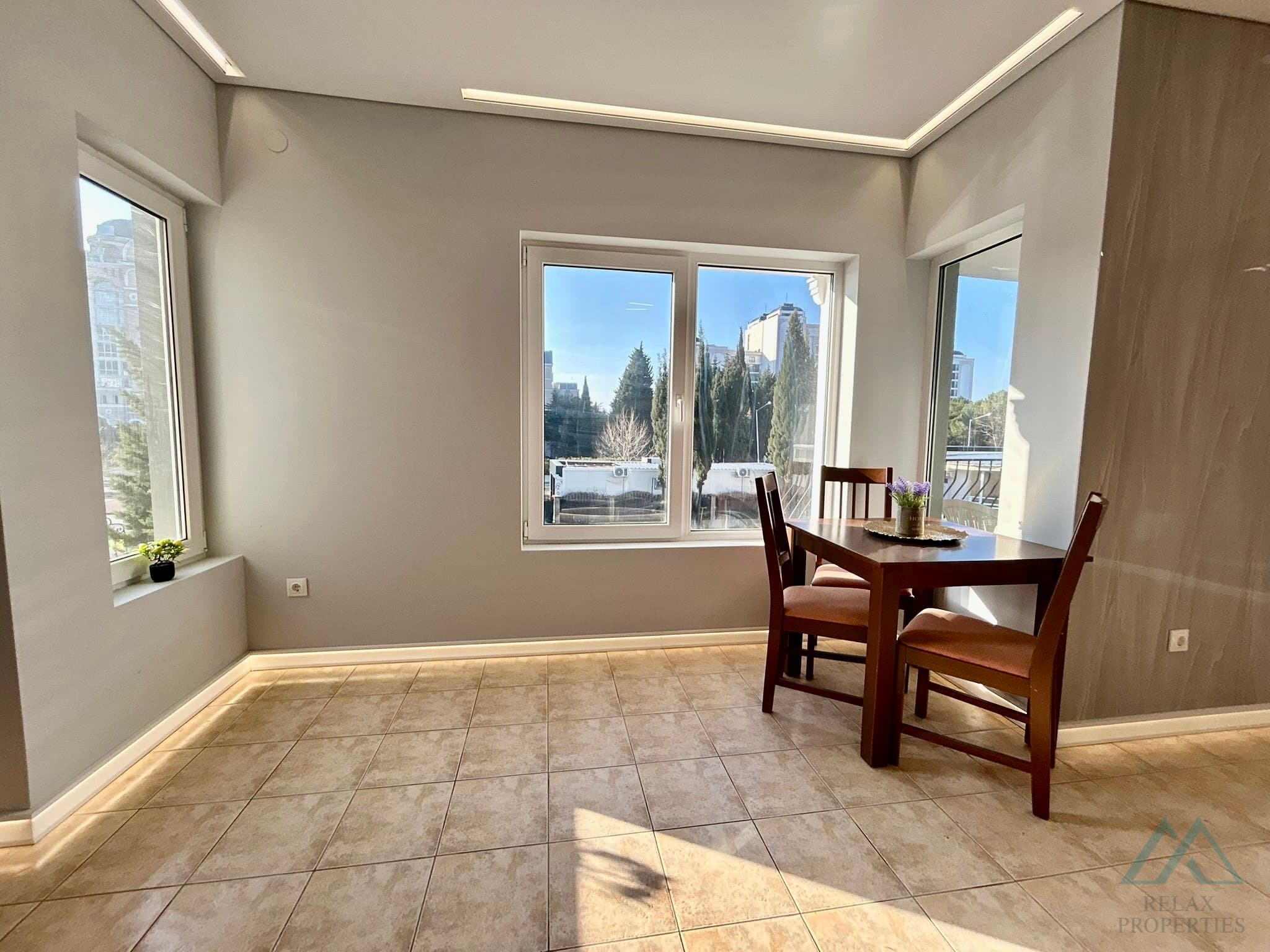 2-izbový apartmán s výhľadom na bazén, 300 m od mora – Sveti Vlas - foto 8