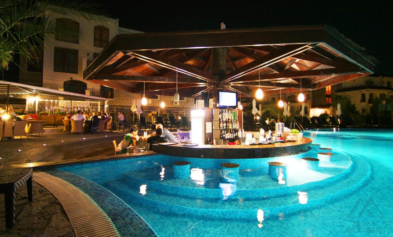 Svetlý 2- izbový apartmán s výhľadom na bazén, 4* Vineyards SPA Resort, Aheloy - foto 13