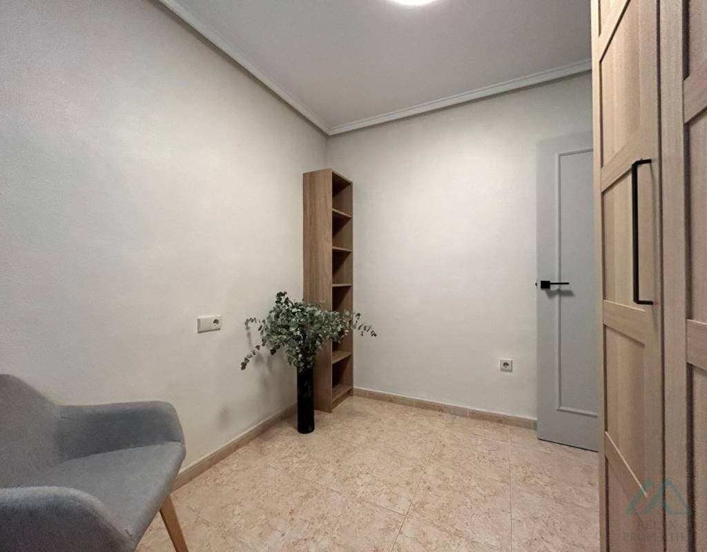 3 izbový apartmán v srdci Torrevieja, Costa Blanca, Španielsko - foto 17