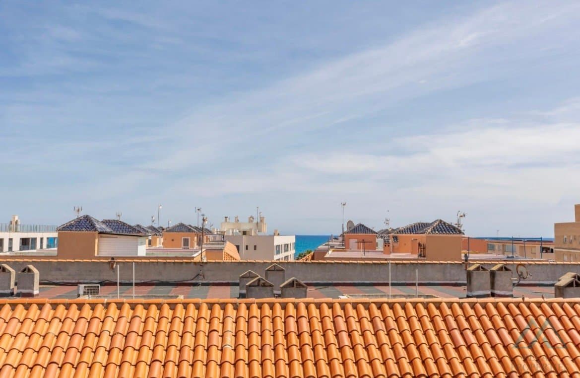 Svetlý apartmán s čiastočným výhľadom na more, len 280 m od pláže La Mata, Torrevieja, Španielsko - foto 12