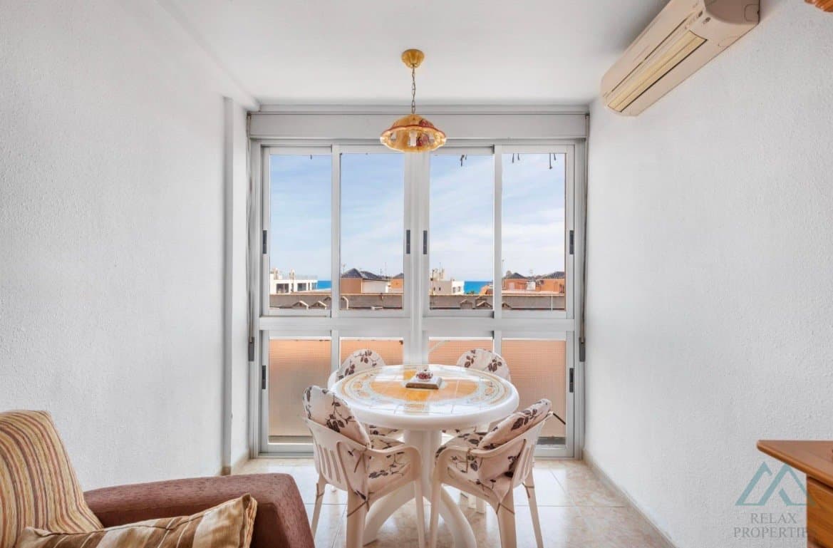 Svetlý apartmán s čiastočným výhľadom na more, len 280 m od pláže La Mata, Torrevieja, Španielsko - foto 11