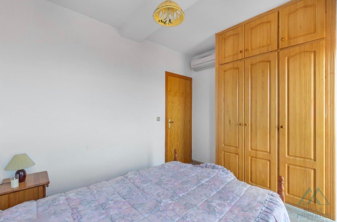 Svetlý apartmán s čiastočným výhľadom na more, len 280 m od pláže La Mata, Torrevieja, Španielsko - foto 16