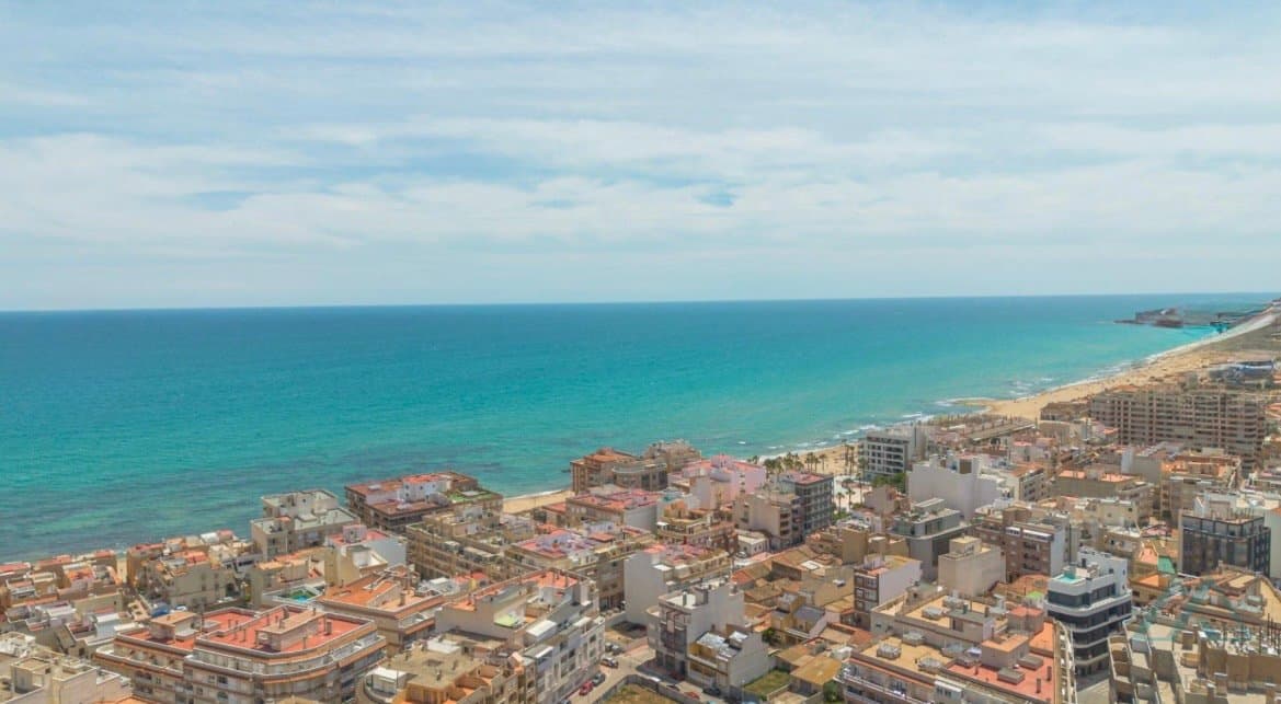 Svetlý apartmán s čiastočným výhľadom na more, len 280 m od pláže La Mata, Torrevieja, Španielsko - 2
