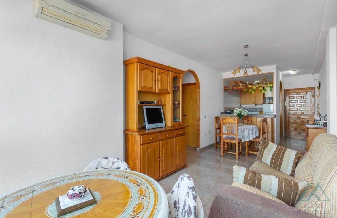 Svetlý apartmán s čiastočným výhľadom na more, len 280 m od pláže La Mata, Torrevieja, Španielsko - foto 9