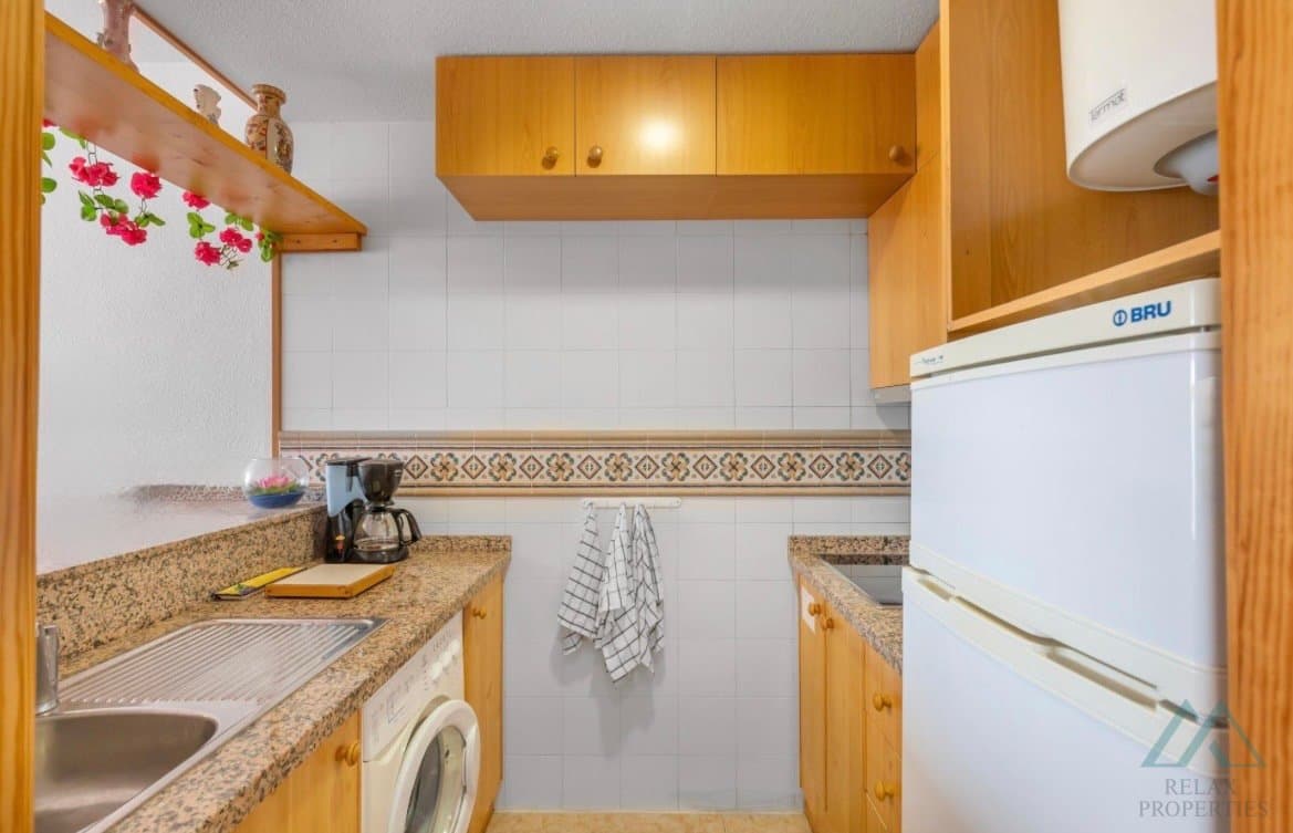 Svetlý apartmán s čiastočným výhľadom na more, len 280 m od pláže La Mata, Torrevieja, Španielsko - foto 8