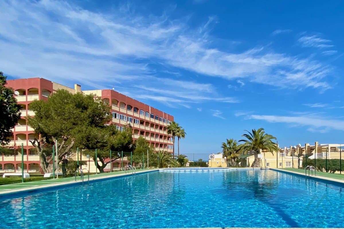 Apartmán s presklenou terasou a výhľadom na more v komplexe Torresol, La Mata, Španielsko - 1