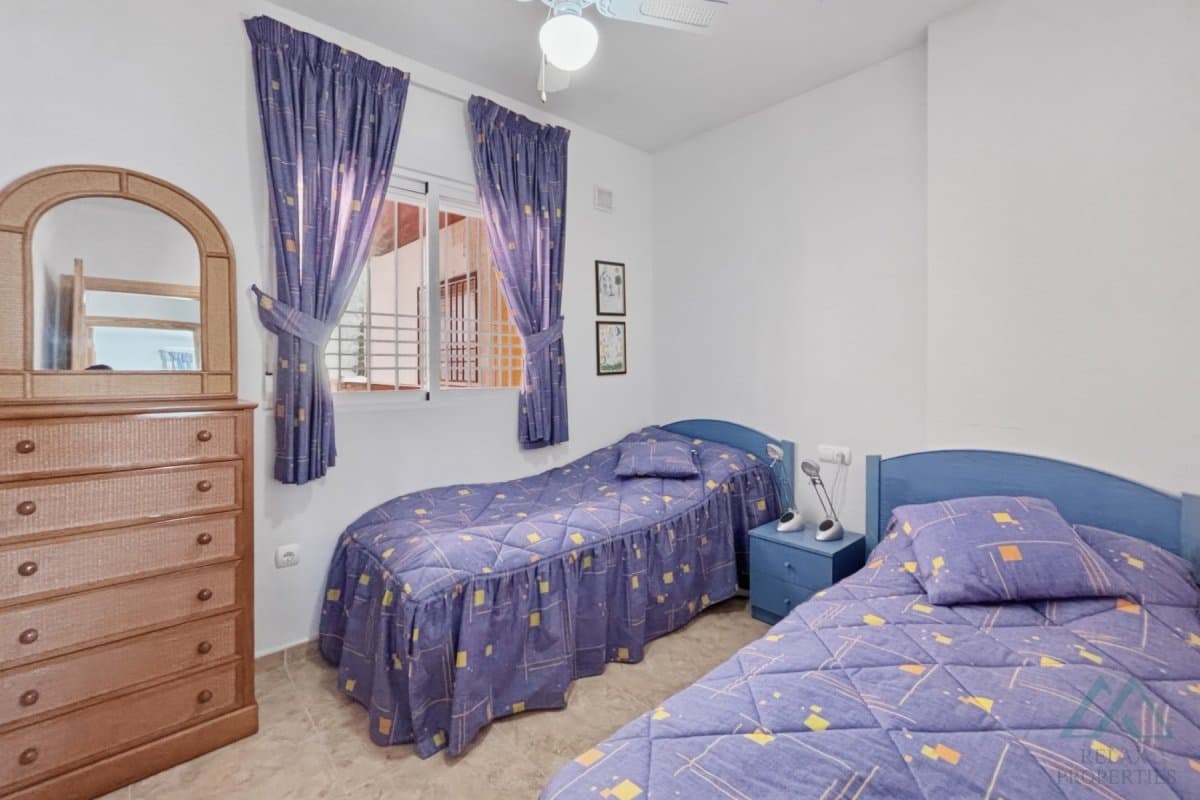 Apartmán s presklenou terasou a výhľadom na more v komplexe Torresol, La Mata, Španielsko - foto 14