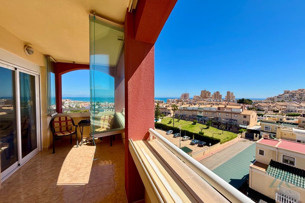 Apartmán s presklenou terasou a výhľadom na more v komplexe Torresol, La Mata, Španielsko - foto 15