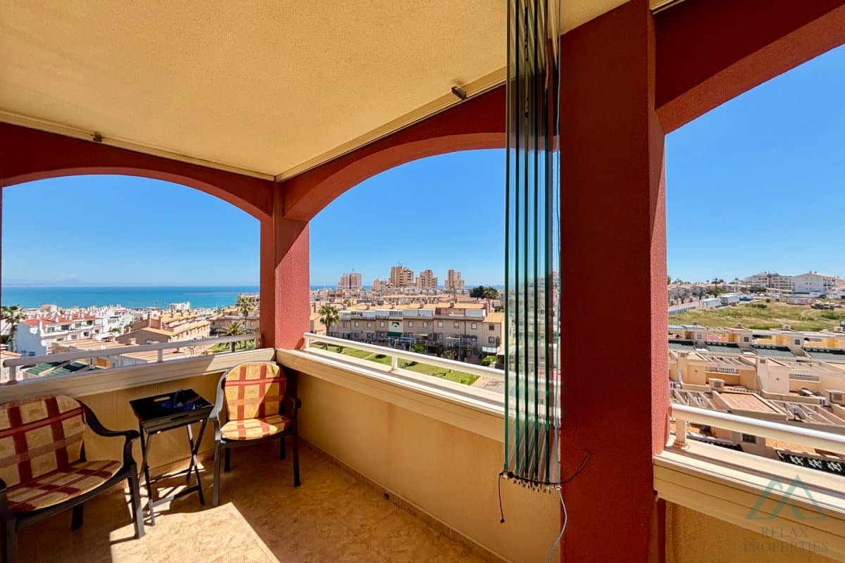 Apartmán s presklenou terasou a výhľadom na more v komplexe Torresol, La Mata, Španielsko - foto 17