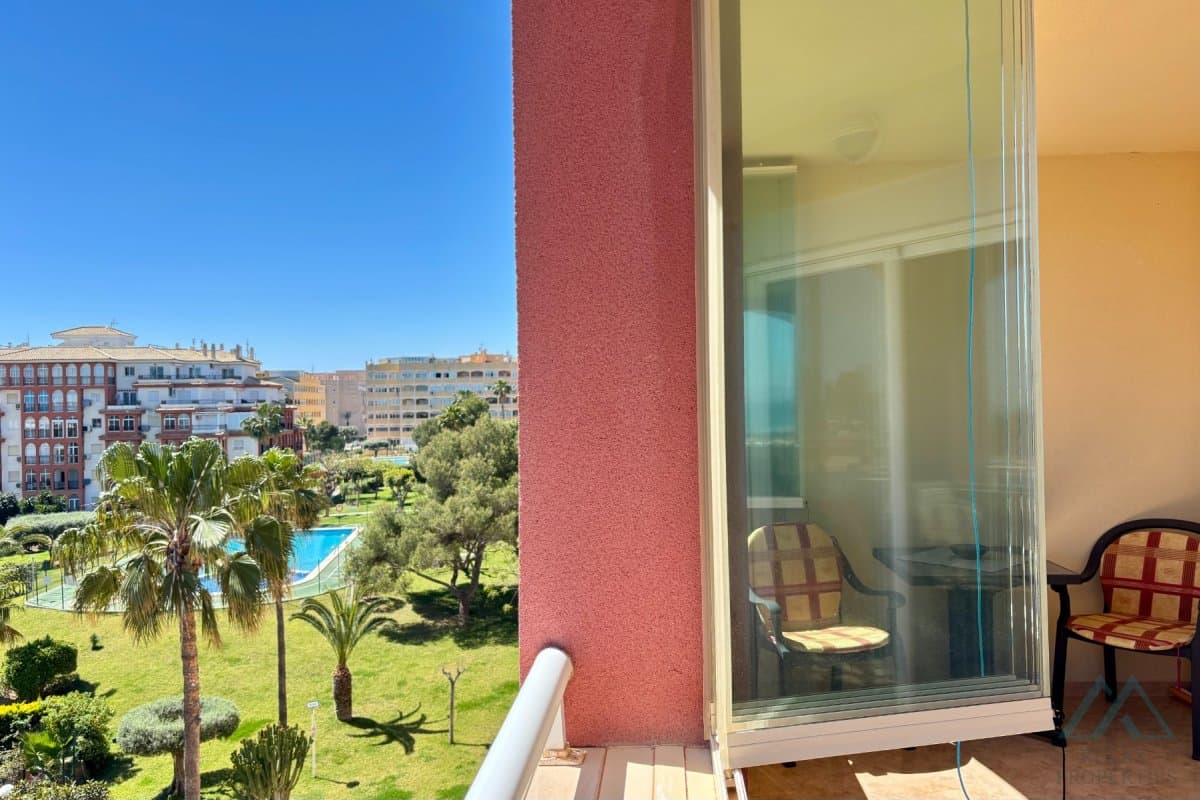 Apartmán s presklenou terasou a výhľadom na more v komplexe Torresol, La Mata, Španielsko - foto 22
