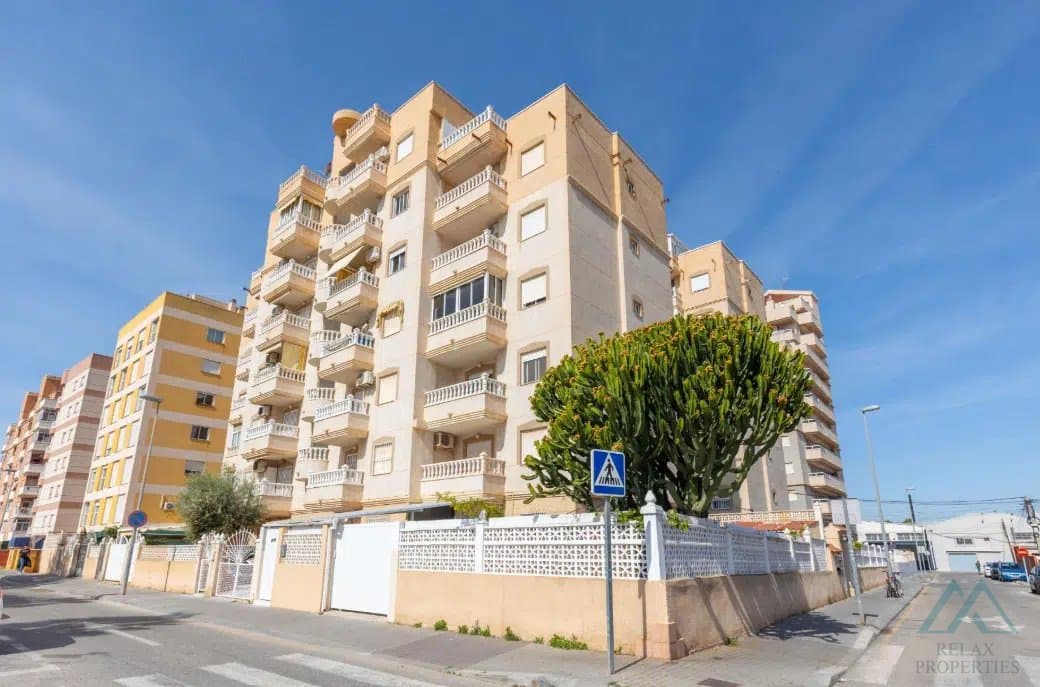 Atraktívny apartmán s výhľadom v žiadanej lokalite Nueva Torrevieja - foto 16