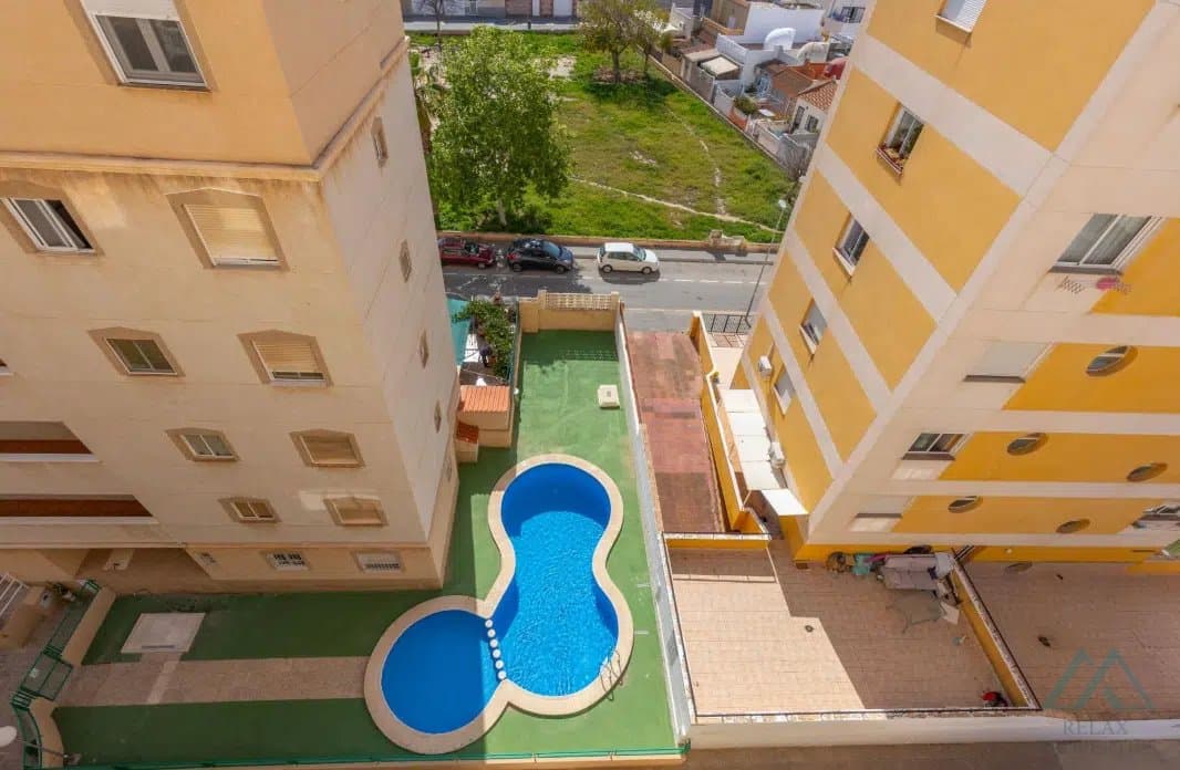 Atraktívny apartmán s výhľadom v žiadanej lokalite Nueva Torrevieja - foto 11