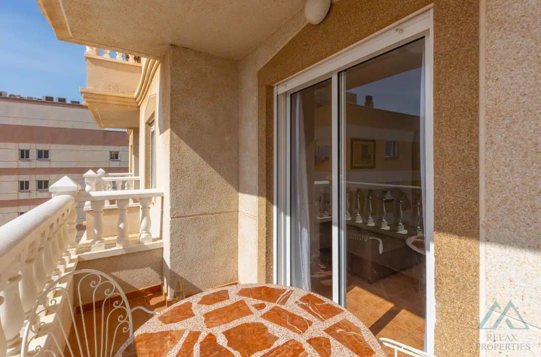 Atraktívny apartmán s výhľadom v žiadanej lokalite Nueva Torrevieja - foto 10