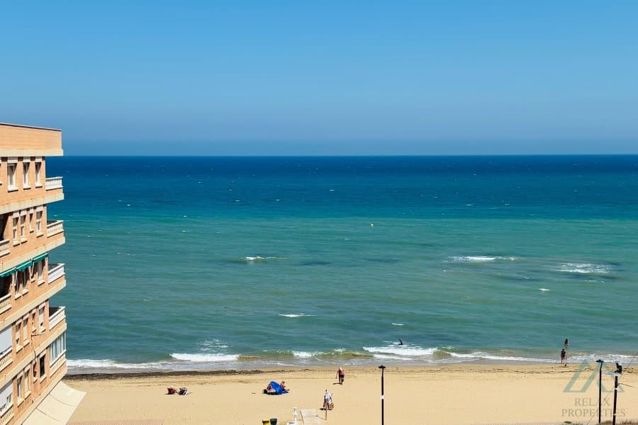 Apartmán v prvej línii top lokalita La Mata s výhľadom na more, len 85 m od pláže - 1