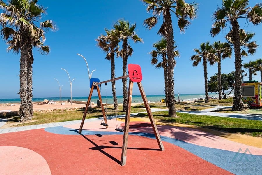 Apartmán v prvej línii top lokalita La Mata s výhľadom na more, len 85 m od pláže - foto 13